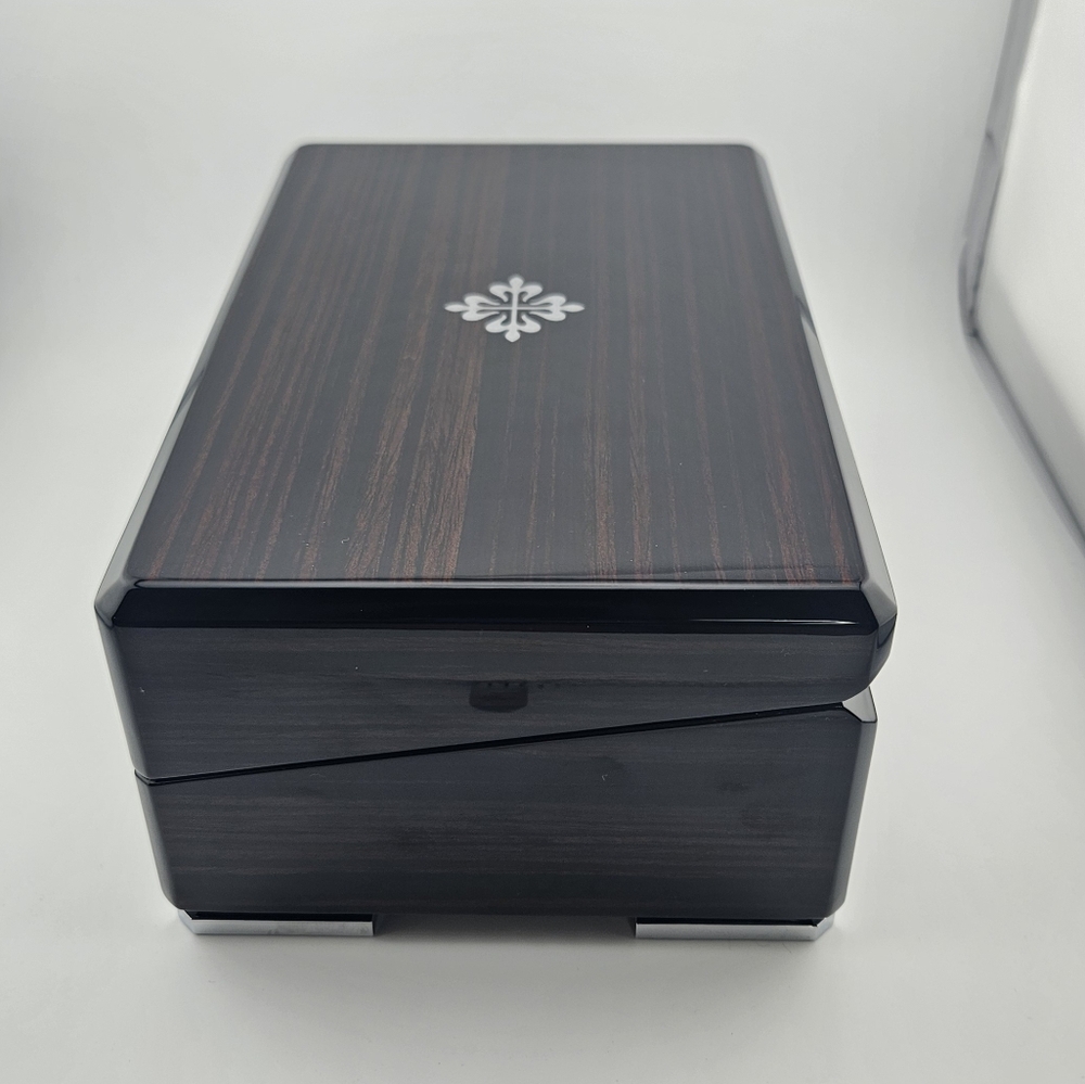 Patek Philippe brown wooden watch box with cover cloth - Picture 9 of 16